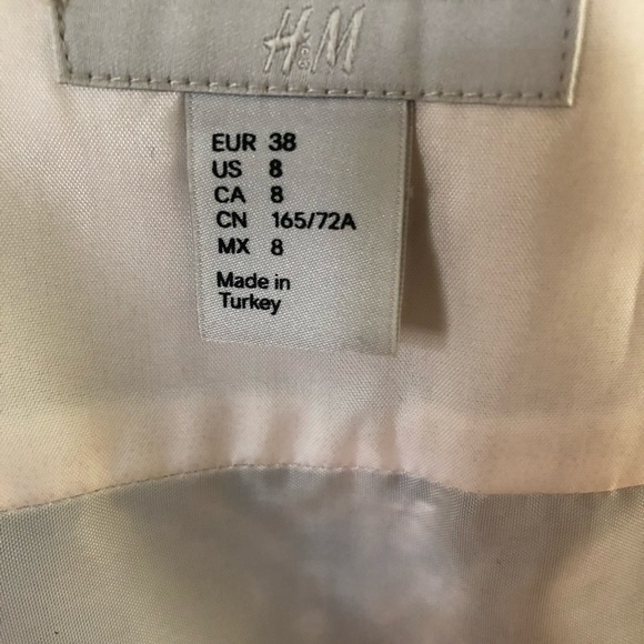 H&M wrap skirt, size 8 mini length - Picture 8 of 9